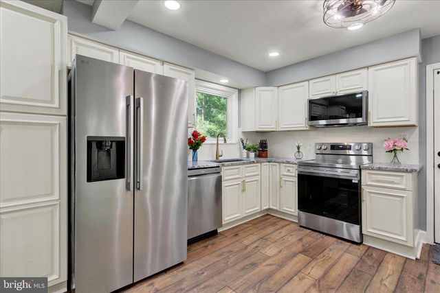 30 HALLECK DR, East Berlin, PA 17316