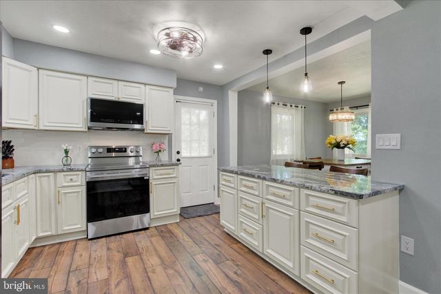 30 HALLECK DR, East Berlin, PA 17316