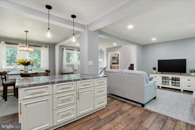 30 HALLECK DR, East Berlin, PA 17316