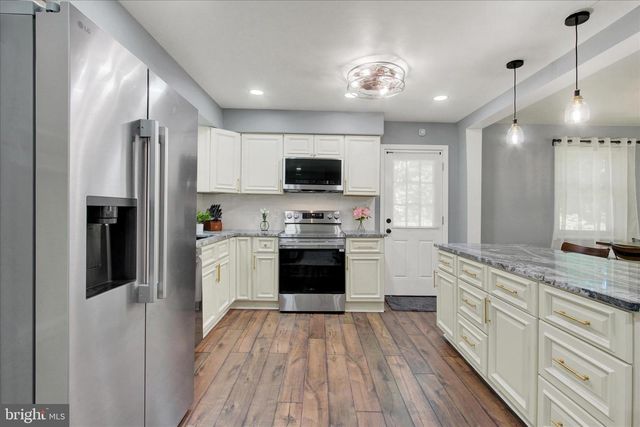 30 HALLECK DR, East Berlin, PA 17316