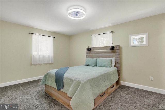 30 HALLECK DR, East Berlin, PA 17316