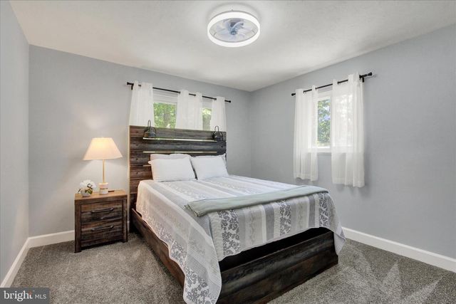 30 HALLECK DR, East Berlin, PA 17316