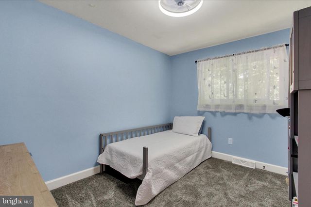 30 HALLECK DR, East Berlin, PA 17316