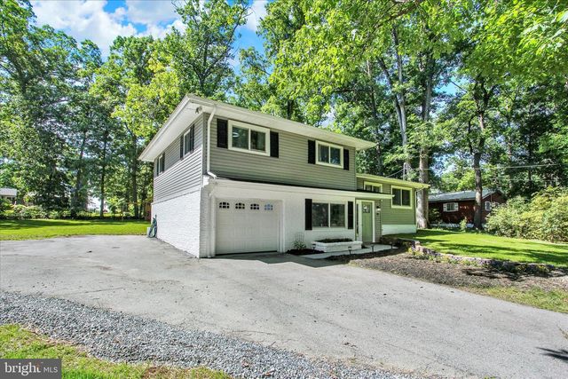 30 HALLECK DR, East Berlin, PA 17316