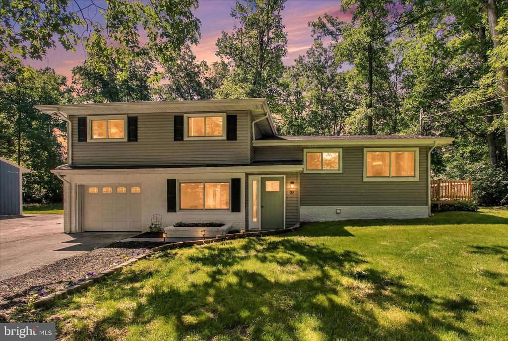 30 HALLECK DR, East Berlin, PA 17316