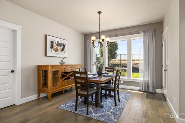 641 E Crest Ridge Dr, Meridian, ID 83642