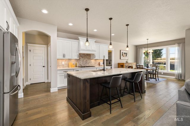 641 E Crest Ridge Dr, Meridian, ID 83642