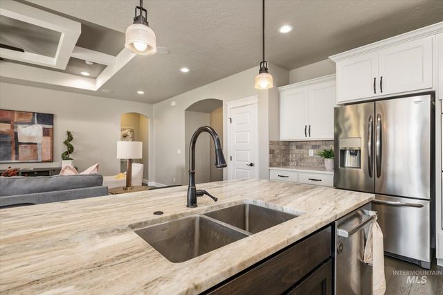 641 E Crest Ridge Dr, Meridian, ID 83642