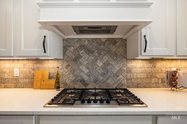 641 E Crest Ridge Dr, Meridian, ID 83642