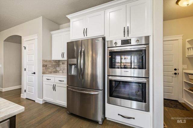 641 E Crest Ridge Dr, Meridian, ID 83642