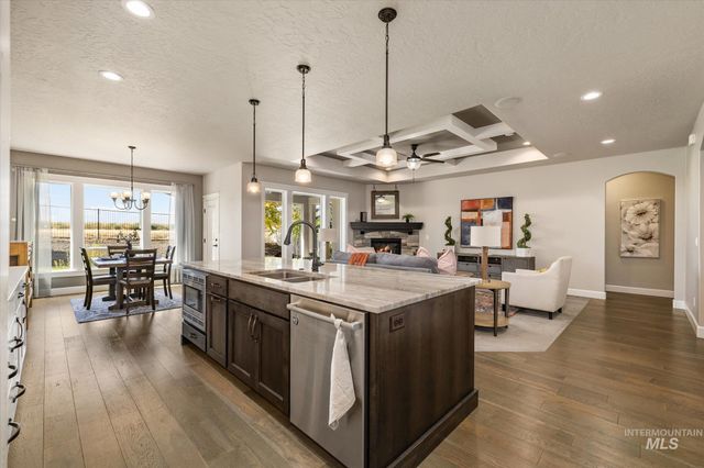 641 E Crest Ridge Dr, Meridian, ID 83642