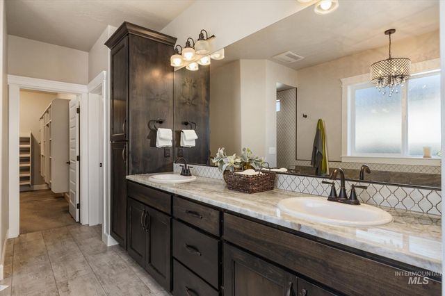 641 E Crest Ridge Dr, Meridian, ID 83642