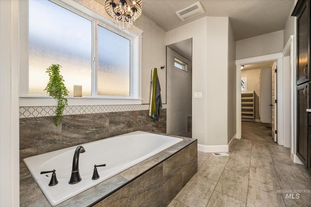 641 E Crest Ridge Dr, Meridian, ID 83642