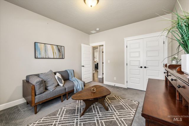 641 E Crest Ridge Dr, Meridian, ID 83642
