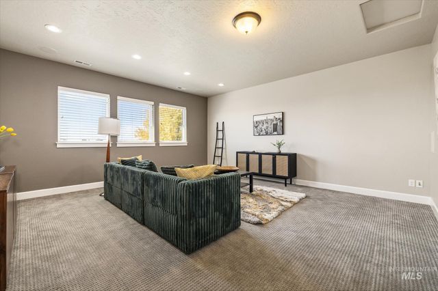 641 E Crest Ridge Dr, Meridian, ID 83642