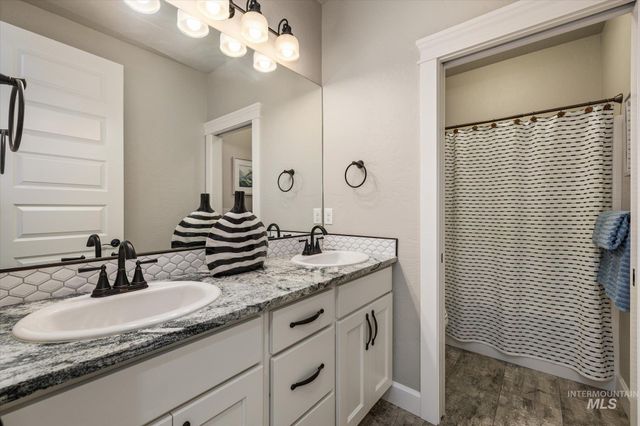 641 E Crest Ridge Dr, Meridian, ID 83642