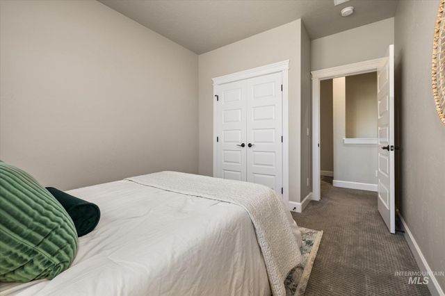 641 E Crest Ridge Dr, Meridian, ID 83642