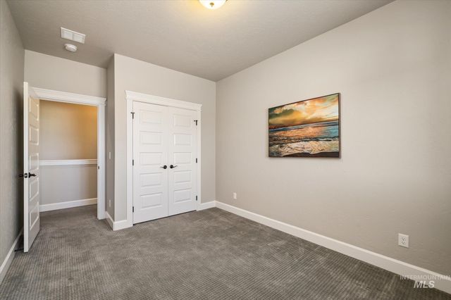 641 E Crest Ridge Dr, Meridian, ID 83642