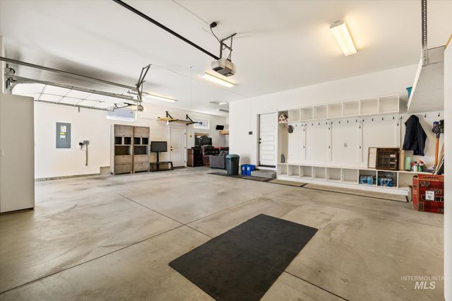 641 E Crest Ridge Dr, Meridian, ID 83642