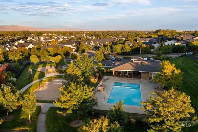 641 E Crest Ridge Dr, Meridian, ID 83642
