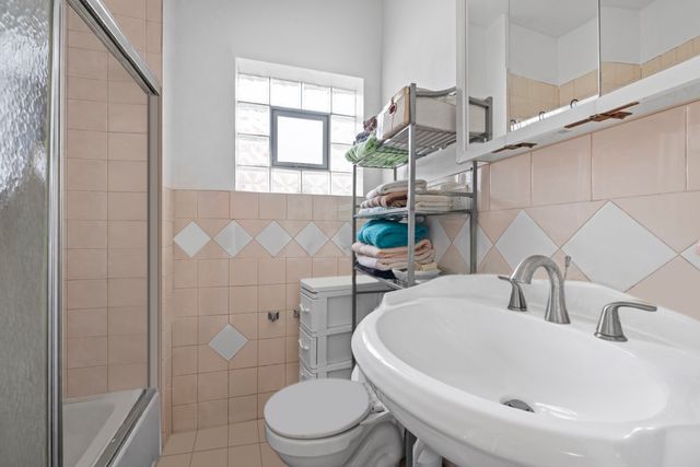 5349 W Fletcher Street, Chicago, IL 60641