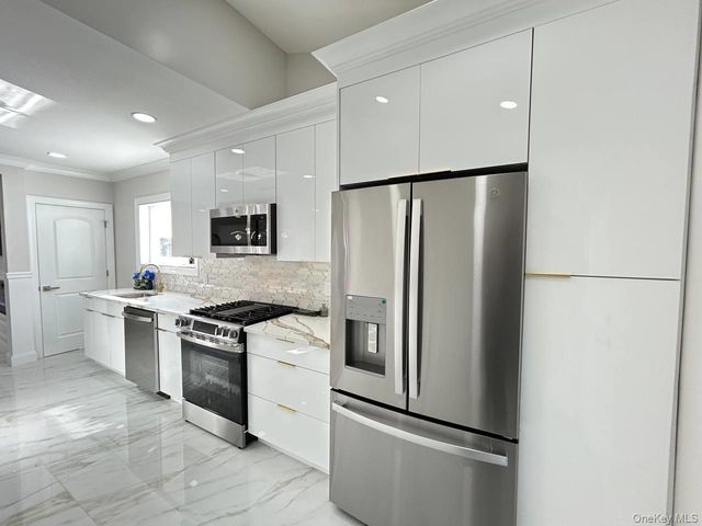 53 Lee Avenue, Valley Stream, NY 11581