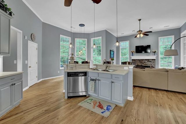 5581 River Valley Way, Flowery Branch, GA 30542