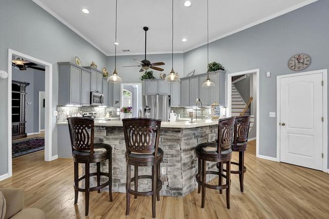 5581 River Valley Way, Flowery Branch, GA 30542