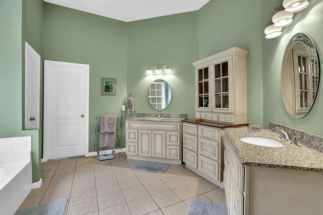 5581 River Valley Way, Flowery Branch, GA 30542