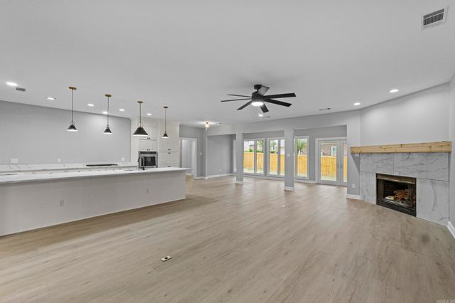 14 Aberdeen Dr, Little Rock, AR 72223