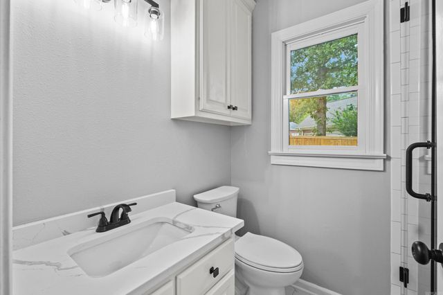 14 Aberdeen Dr, Little Rock, AR 72223