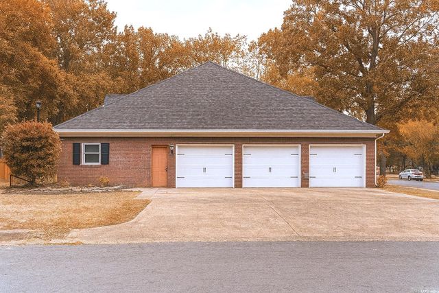 14 Aberdeen Dr, Little Rock, AR 72223