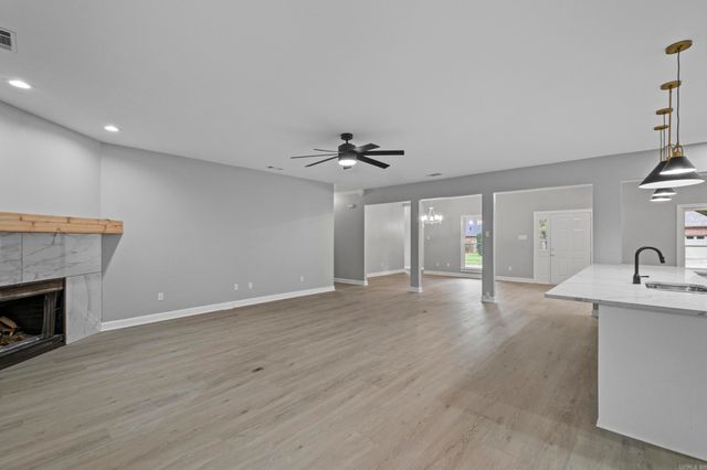 14 Aberdeen Dr, Little Rock, AR 72223