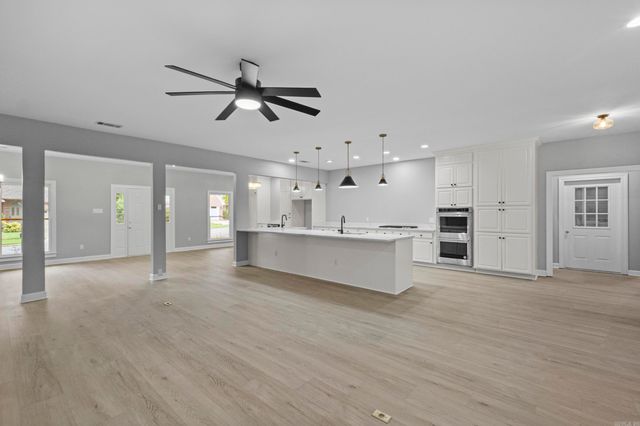 14 Aberdeen Dr, Little Rock, AR 72223