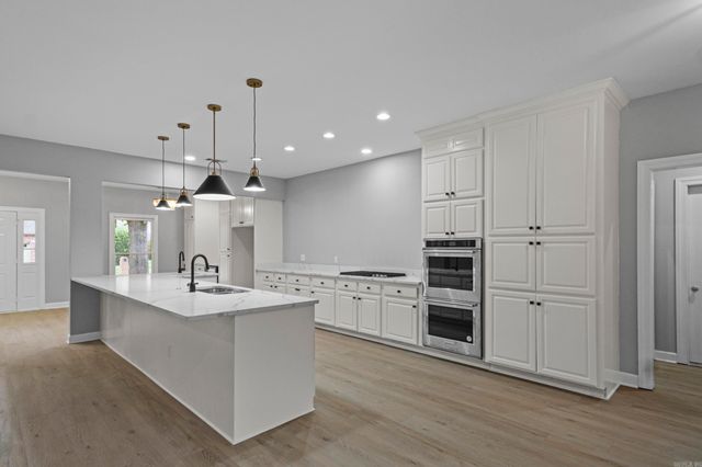 14 Aberdeen Dr, Little Rock, AR 72223