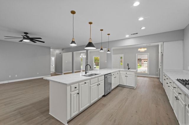 14 Aberdeen Dr, Little Rock, AR 72223