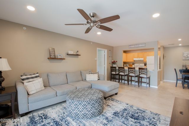 414 Wedgewood Circle 25, Belford, NJ 07718