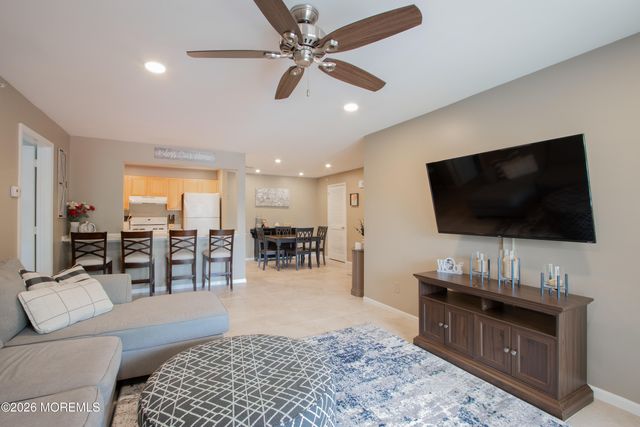 414 Wedgewood Circle 25, Belford, NJ 07718