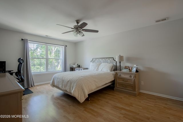 414 Wedgewood Circle 25, Belford, NJ 07718