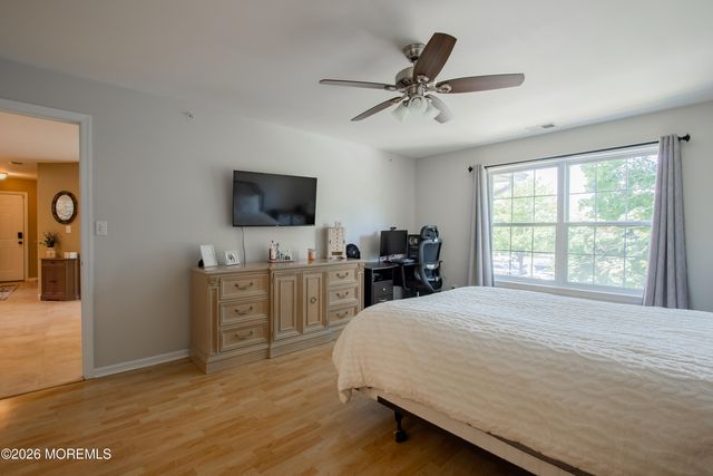 414 Wedgewood Circle 25, Belford, NJ 07718
