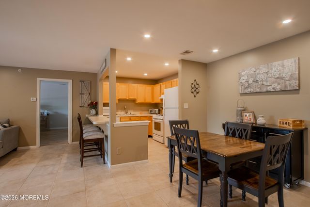 414 Wedgewood Circle 25, Belford, NJ 07718