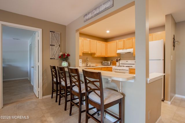 414 Wedgewood Circle 25, Belford, NJ 07718