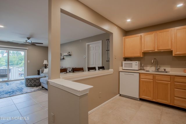 414 Wedgewood Circle 25, Belford, NJ 07718