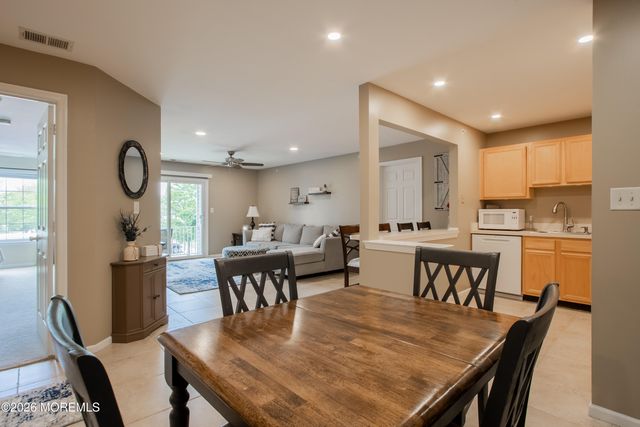 414 Wedgewood Circle 25, Belford, NJ 07718