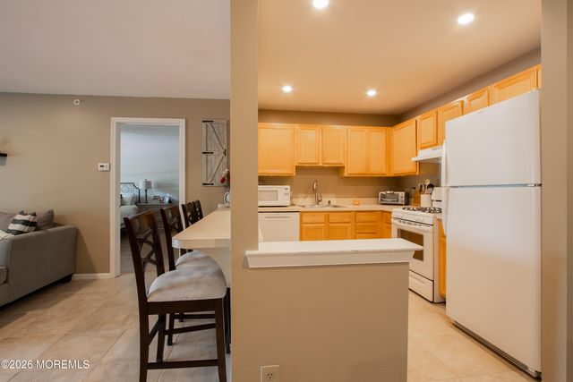414 Wedgewood Circle 25, Belford, NJ 07718