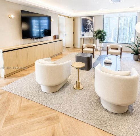 121 NE 5th St 2705, Miami, FL 33132