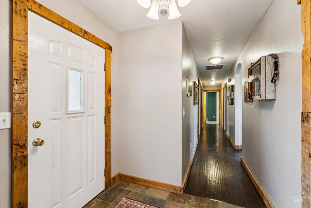 19012 Upper Pleasant Ridge Rd, Caldwell, ID 83607