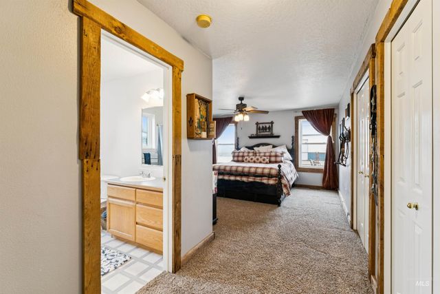 19012 Upper Pleasant Ridge Rd, Caldwell, ID 83607