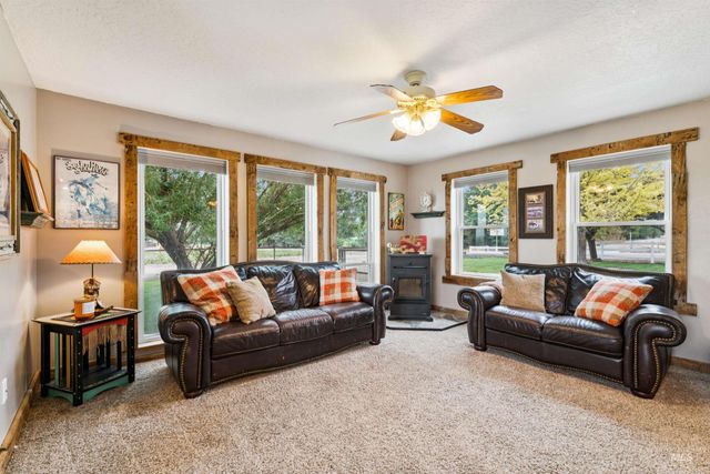 19012 Upper Pleasant Ridge Rd, Caldwell, ID 83607