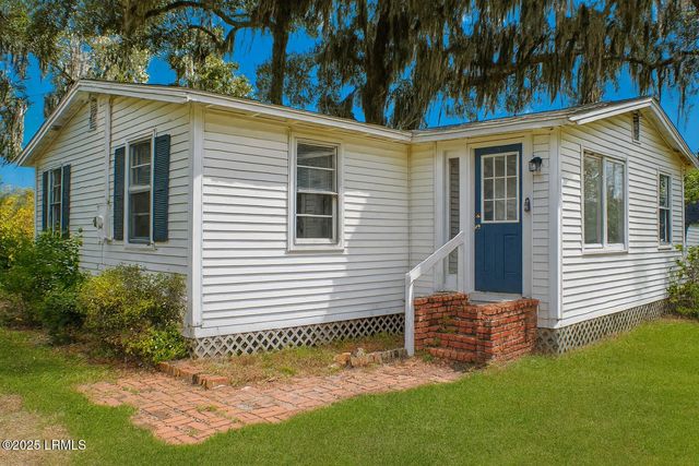 15 Hillstead Lane, Port Royal, SC 29935